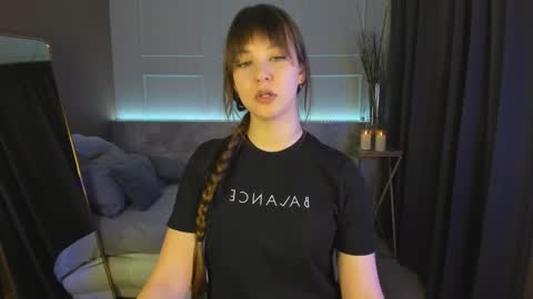 Snapshot of elizamild chatting on 02-20-25, 01:40 Eliza online show from 02-20-25, 01:40