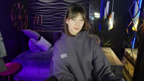 Snapshot of elizamild chatting on 02-25-25, 07:47 Eliza online show from 02-25-25, 07:47