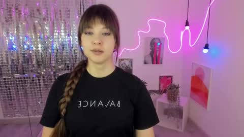 Snapshot of elizamild chatting on 03-02-25, 01:05 Eliza online show from 03-02-25, 01:05