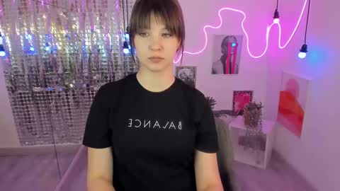 Snapshot of elizamild chatting on 03-02-25, 07:45 Eliza online show from 03-02-25, 07:45