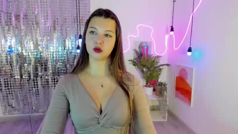 Snapshot of elizamild chatting on 10-02-25, 01:18 Eliza online show from 10-02-25, 01:18