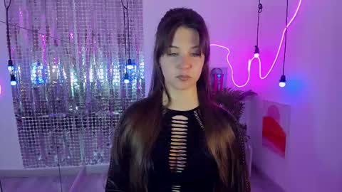 Snapshot of elizamild chatting on 10-21-25, 01:45 Eliza online show from 10-21-25, 01:45