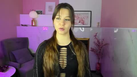 Snapshot of elizamild chatting on 11-30-25, 01:04 Eliza online show from 11-30-25, 01:04