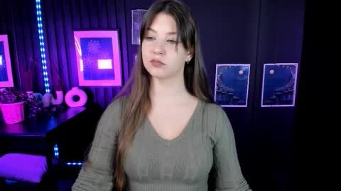 Snapshot of elizamild chatting on 12-04-25, 01:20 Eliza online show from 12-04-25, 01:20