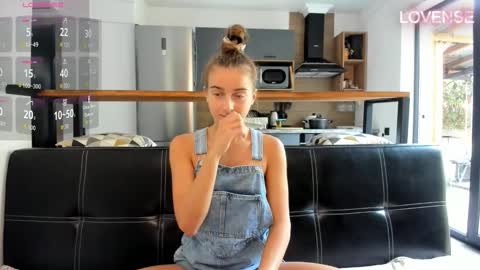 Eliz                               online show from 11-25-25, 09:09