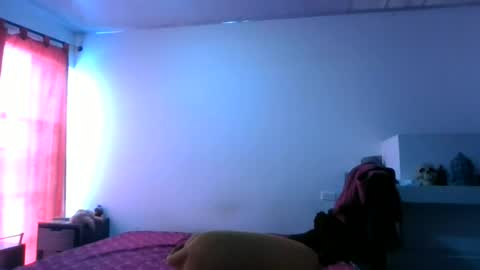 Snapshot of elkinjose182112 chatting on 06-15-26, 05:26 elkinjose182112 online show from 06-15-26, 05:26