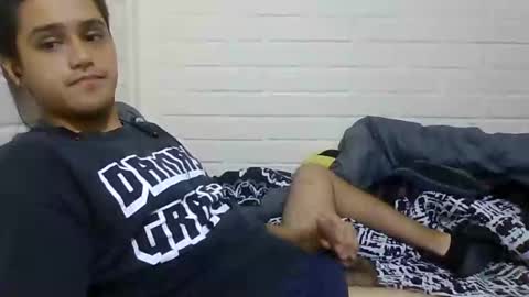 Snapshot of elkirih chatting on 11-17-25, 04:57 El Ray online show from 11-17-25, 04:57