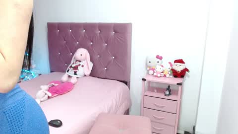 Snapshot of ella_2sweet chatting on 12-23-24, 03:07 Ella online show from 12-23-24, 03:07