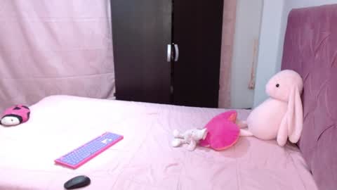 Snapshot of ella_2sweet chatting on 01-20-25, 05:04 Ella online show from 01-20-25, 05:04