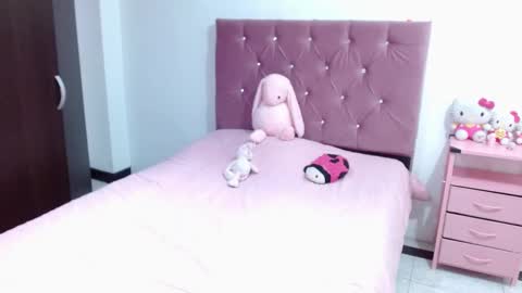 Snapshot of ella_2sweet chatting on 02-25-25, 06:14 Ella online show from 02-25-25, 06:14
