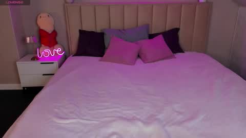 Ella online show from 03-10-26, 10:20