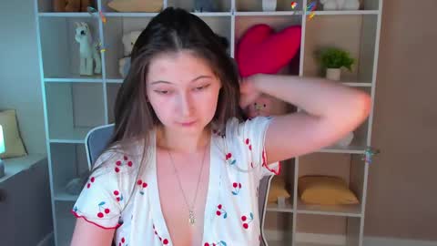 Ella online show from 04-21-26, 01:07