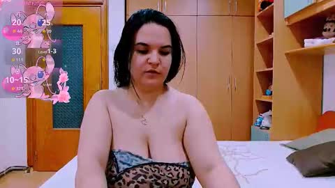 Ella  online show from 10-08-25, 06:44