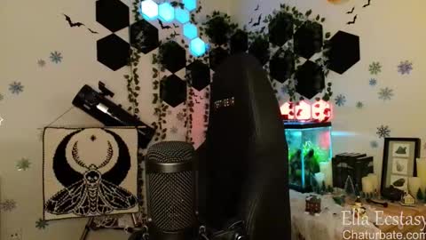 Snapshot of ella_ecstasy chatting on 03-08-25, 02:23 Ella Ecstasy online show from 03-08-25, 02:23