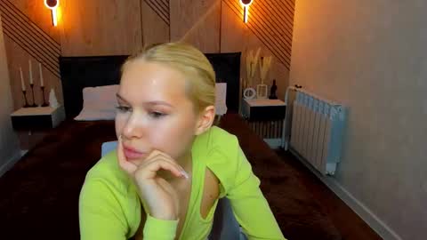 Snapshot of ella_ley chatting on 03-11-26, 09:37 Ella online show from 03-11-26, 09:37