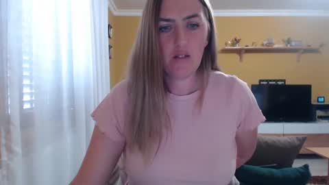 Snapshot of ella_max_live chatting on 03-10-25, 08:04 Ella  Max online show from 03-10-25, 08:04