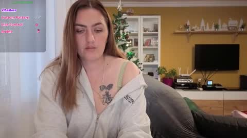 Ella  Max online show from 12-19-25, 07:04