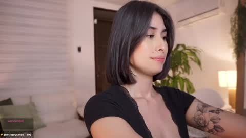 Snapshot of ella_owen chatting on 05-22-26, 03:35 ELLA OWEN online show from 05-22-26, 03:35