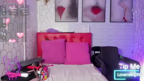 Snapshot of ella_rouse1 chatting on 02-20-25, 12:04 ella rouse online show from 02-20-25, 12:04