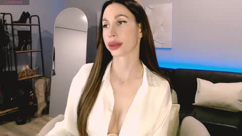 Snapshot of ella_sea chatting on 05-30-26, 05:48 Ella online show from 05-30-26, 05:48