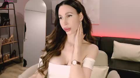 Snapshot of ella_sea chatting on 06-18-26, 05:51 Ella online show from 06-18-26, 05:51
