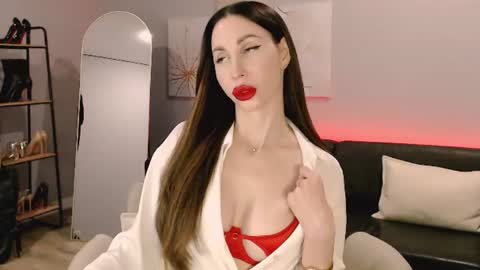 Ella online show from 06-25-26, 05:45