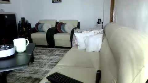 Ella online show from 04-22-26, 05:47