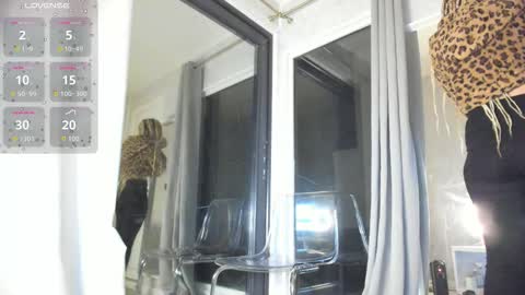 ella_vee online show from 10-21-25, 02:45