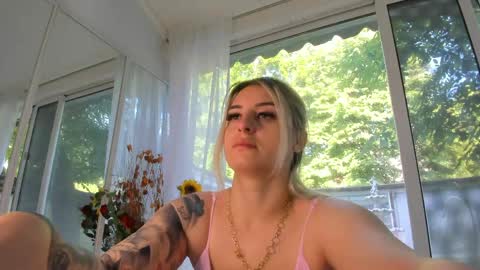 Snapshot of ella_vee chatting on 05-25-26, 05:46 ella_vee online show from 05-25-26, 05:46