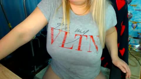  IsaBella  online show from 12-17-25, 09:54