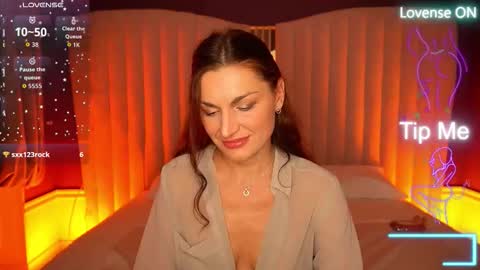 Ella online show from 10-14-25, 09:04