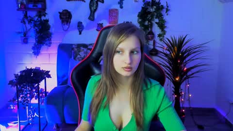 Snapshot of ellahorton chatting on 12-11-24, 03:15 Ella online show from 12-11-24, 03:15