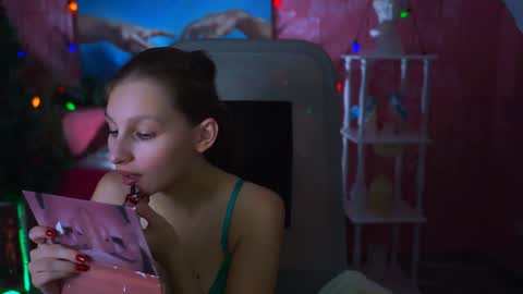 Snapshot of ellahorton chatting on 01-04-25, 07:34 Ella online show from 01-04-25, 07:34