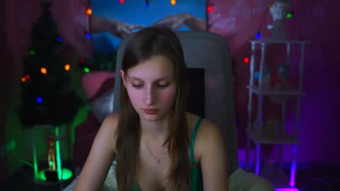 Snapshot of ellahorton chatting on 01-07-25, 02:51 Ella online show from 01-07-25, 02:51