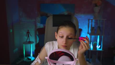 Snapshot of ellahorton chatting on 02-09-25, 04:57 Ella online show from 02-09-25, 04:57