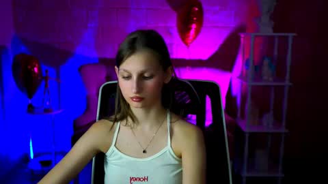 Snapshot of ellahorton chatting on 03-05-25, 04:57 Ella online show from 03-05-25, 04:57