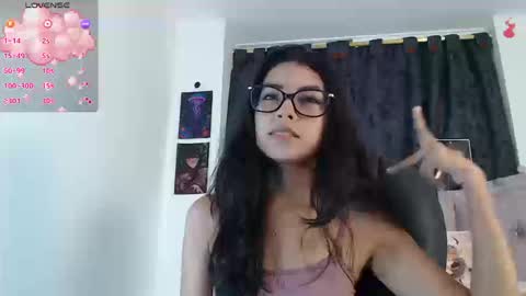 Snapshot of ellajonz chatting on 09-24-25, 10:35 Ella Amoneth online show from 09-24-25, 10:35