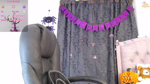 Snapshot of ellajonz chatting on 10-19-25, 07:36 Ella Amoneth online show from 10-19-25, 07:36