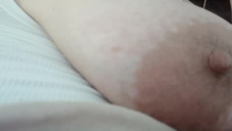 Snapshot of ellajossie chatting on 10-16-25, 06:36 Ella online show from 10-16-25, 06:36
