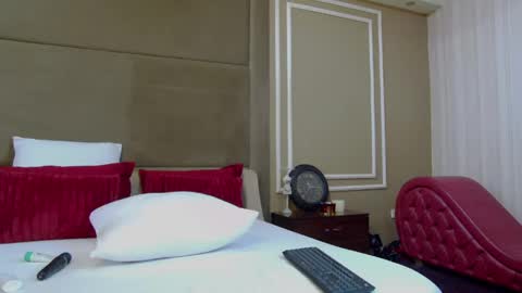 ellalux online show from 05-14-26, 04:52