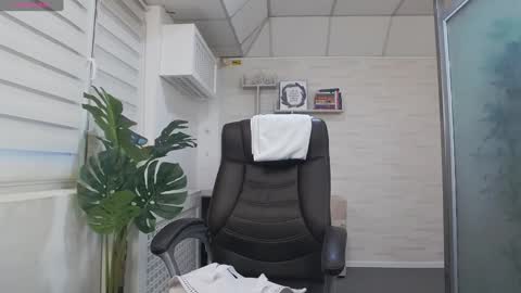            online show from 02-04-25, 01:48