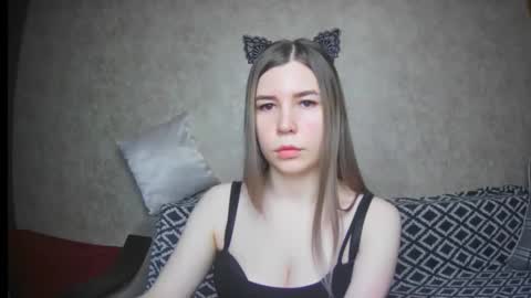 EllaNuar online show from 02-12-25, 07:23
