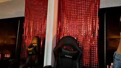 Ella Sanders online show from 04-26-26, 01:14