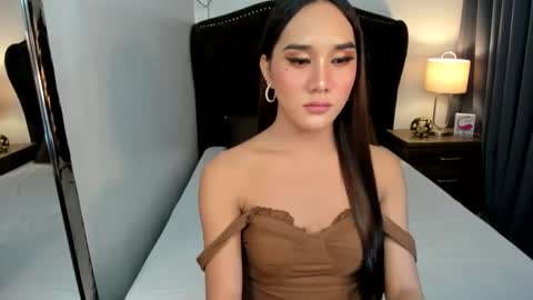 Snapshot of ellats_18 chatting on 12-10-24, 06:28 Sophia online show from 12-10-24, 06:28