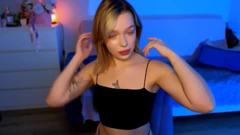 Snapshot of ellatwox chatting on 11-14-25, 05:28 Ella online show from 11-14-25, 05:28