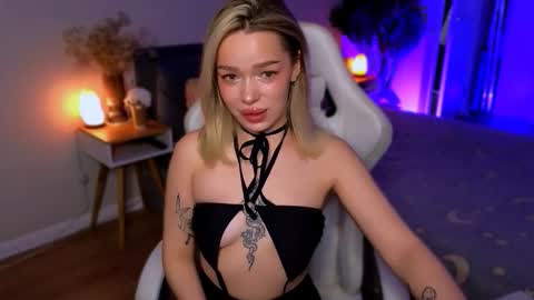 Snapshot of ellatwox chatting on 01-17-26, 06:07 Ella online show from 01-17-26, 06:07