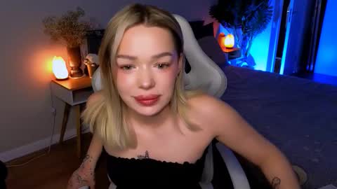 Snapshot of ellatwox chatting on 01-19-26, 05:55 Ella online show from 01-19-26, 05:55