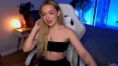 Snapshot of ellatwox chatting on 02-19-26, 05:36 Ella online show from 02-19-26, 05:36