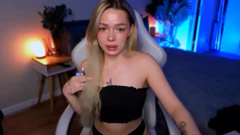 Snapshot of ellatwox chatting on 02-20-26, 07:43 Ella online show from 02-20-26, 07:43