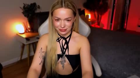 Snapshot of ellatwox chatting on 02-23-26, 05:49 Ella online show from 02-23-26, 05:49